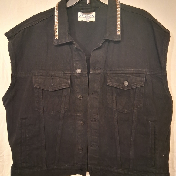 Arizona Jean Company Black and Red Graphic Vest - Picture 2 of 3